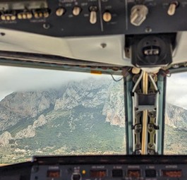 Blick aus dem Cockpit eines der eingesetzten Klasjet-Flugzeuge: Im Einsatz ...