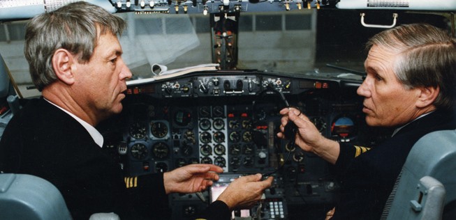 Als erste russische Fluglinie integrierte Transaero 1993 westliche Flugzeuge in die Flotte, die erste war eine Boeing 737. Im Bild präsentieren sich die ersten Piloten der neuen Maschine.