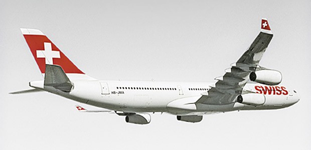 Airbus A340-300 der Swiss: Landung am Zuckerhut.