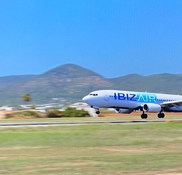In the french comedy «Ibiza» (2019)  the patchwork family flies to the island with Ibizair. The airline carries an exceptionally elegant design in the movie.