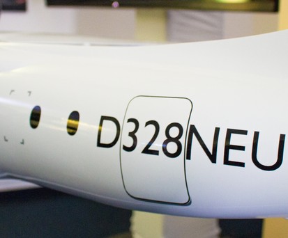 D328 Neu: Auf einem Modell der neuen Dornier 328 prangt der Name bereits auf dem Rumpf.