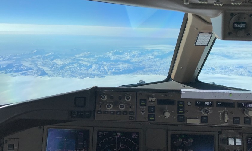 Blick aus dem Cockpit auf Grönland: Die schnellste Route.