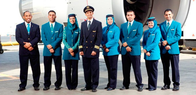 Zum Vergleich: Mit diesem Bild hatte Oman Air 2013 die damals neuen Uniformen präsentiert.