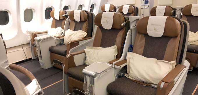 Die Sitze in der Business Class sind neuer als die des Airbus A340-600.