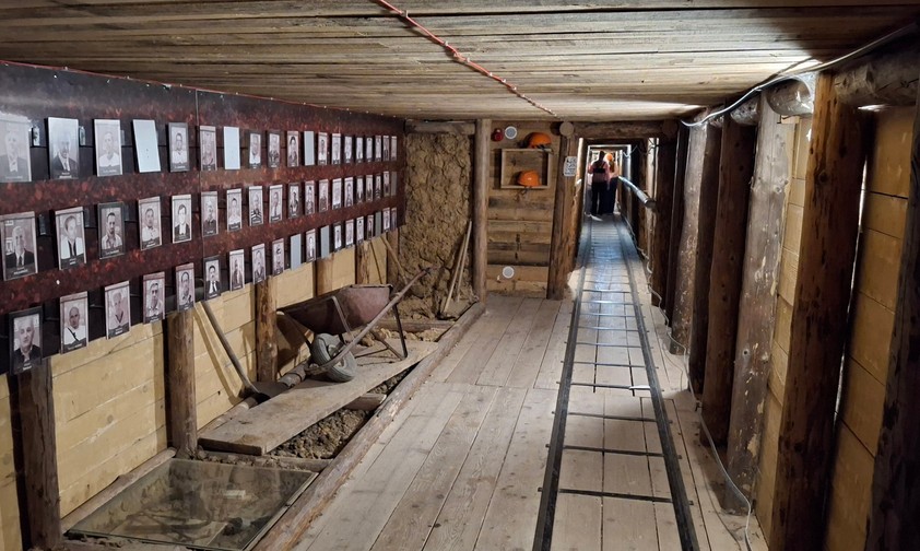 Ein Teil der Tunnelanlage unter der Piste: Er wurde inzwischen komfortabel ausgebaut und kann begangen werden.