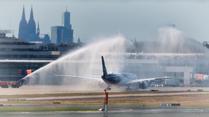 ... war aus dieser Perspektive sogar mit dem Kölner Dom im Hintergrund zu sehen.