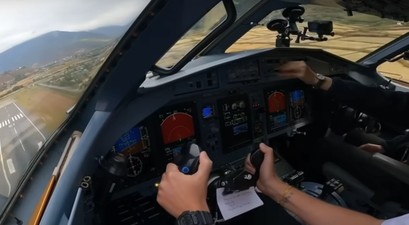 atr 42 600 druk air bhutan cockpit