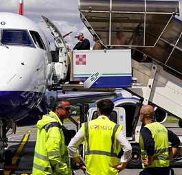 E190 von British Airways am Flughafen Florenz: Wegen der hohen Temperaturen mussten Mitte August 20 Reisende in Florenz blieben.