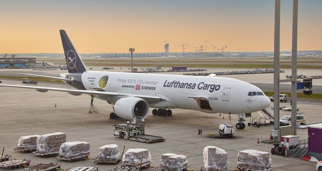 lufthansa cargo boeing 777f d alff