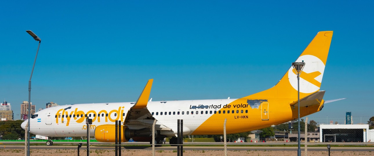Boeing 737-800 von Flybondi: Die Billigairline hat seit elf Tagen keine Passagierflüge mehr durchgeführt.