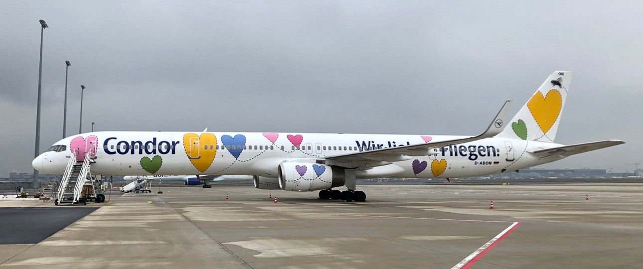 A Condor Boeing 757