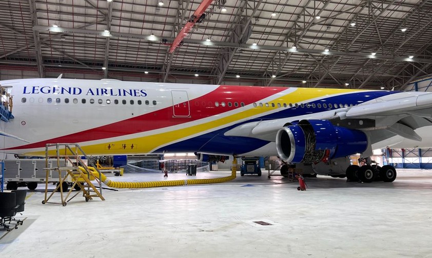 Der zweite Airbus A340-300 von Legend Airlines: Flog vorher für Air Belgium, ebenso wie ...