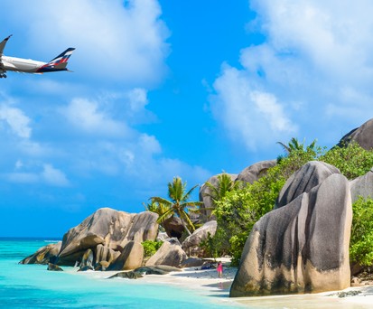 Airbus A350 über Seychellen-Strand: Dieses Modell setzt Aeroflot ein.