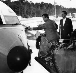 Berlins Regierender Bürgermeister Willy Brandt tauft am 16. September 1960 die Boeing mit dem Kennzeichen D-ABOC auf den Namen Berlin.