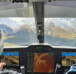 So siehz die Aussicht auf den Flughafen vor der Landung aus.
