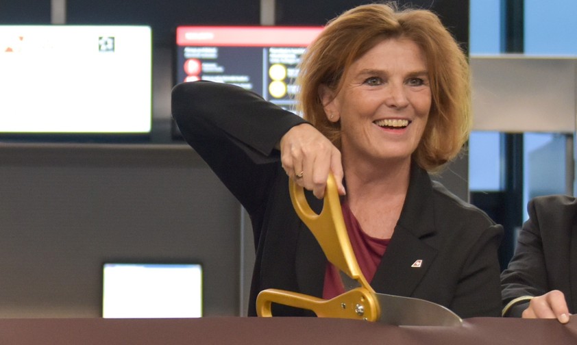 Heike Birlenbach beim Erstflug des Airbus A350 von Swiss: Fast das ganze Berufsleben für Lufthansa Group gearbeitet.