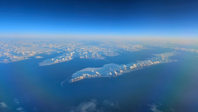 Blick aus der D-ADLR auf Spitzbergen.