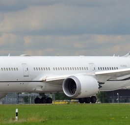 Korean Airs einzige Boeing 787-8 am Berliner Flughafen: Die Maschine ist weltweit im Einsatz.