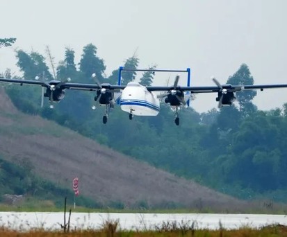 Tengden Scorpion D beim Erstflug: 20 Meter Spannweite.