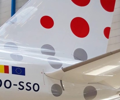 Von links betrachtet sieht die belgische Flagge auf den Fliegern von Brussels Airlines ganz normal aus: Schwarz, Gelb, Rot.