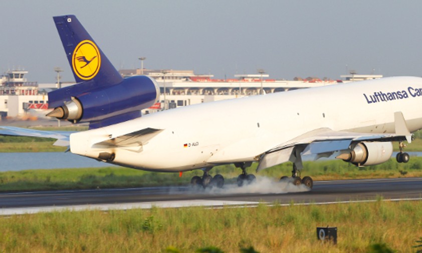 MD-11 von Lufthansa Cargo landet in Dhaka: Mangelhafte Abfertigung.