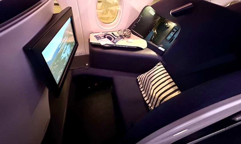 Der Sitz von Finnair kommt fast ohne Elektronik aus.