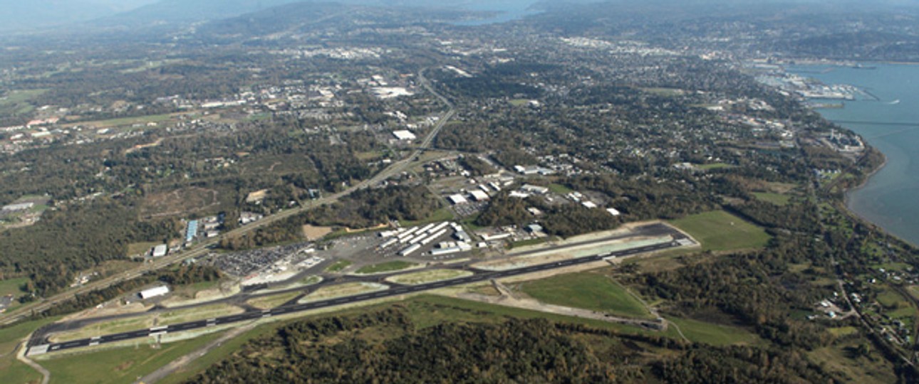 Luftansicht des Bellingham Airport: Deutlich preiswerter als ab Vancouver.