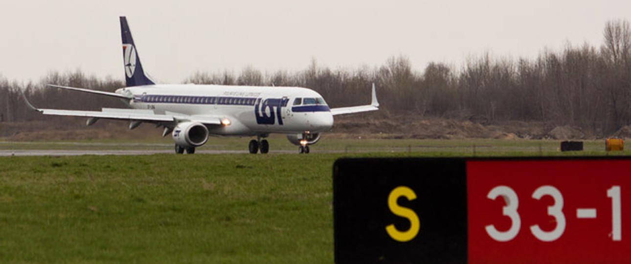 Embraer E195 von Lot: Die polnische Airline stationiert vorübergehend einen Flieger in Tallinn.