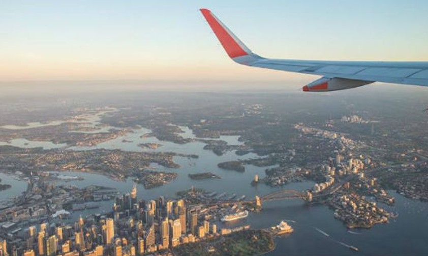 Blick aus einem Flieger von Jetstar auf Sydney: Mit dem A321 LR nonstop nach Bali.