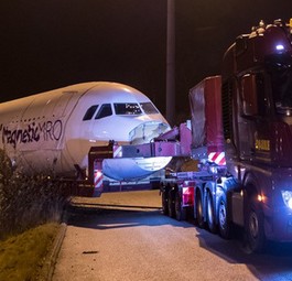 Transport des Rumpfes: 89 Tonnen Gewicht.