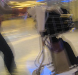 Reisende am Flughafen: Sicherheitschecks eliminieren nicht jedes Risiko.