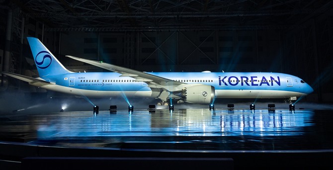 Boeing 787-10 mit dem Kennzeichen HL8515: Das erste Flugzeug mit der neuen Lackierung ...