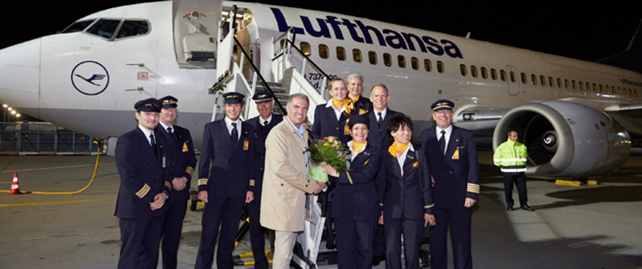 Die Boeing 737 fliegt nicht mehr für Lufthansa: Anlässlich des letzten Linienflugs am 29. Oktober 2016 schaute Vorstandsvorsitzender Carsten Spohr vorbei.