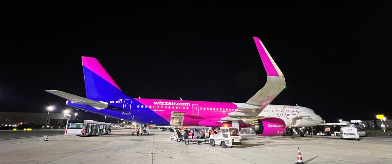 Airbus A321 Neo von Wizz Air: Die Ungarn verlegen für zwei Monate zahlreiche Flüge von Dortmund nach Köln.