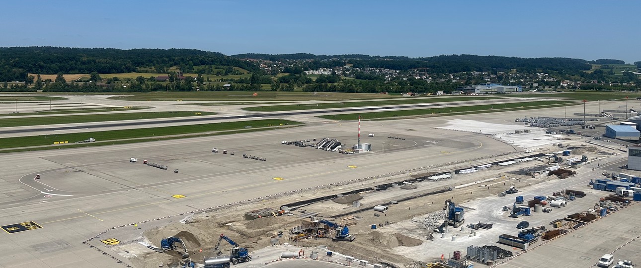 Baustelle am Flughafen Zürich: Bis zur Eröffnung vergeht noch viel Zeit.