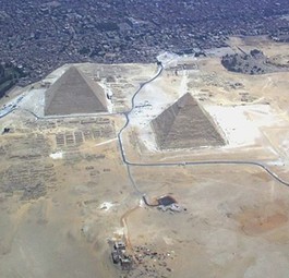 Luftaufnahme der Pyramiden von Gizeh: Kann Ägyptens Tourismus sich bald wieder über russische Gäste freuen?