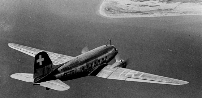 Die Konkurrenz schlief nicht. Douglas Aircraft baute mit der ab 1935 verfügbaren DC-3 wohl das beste Passagierflugzeug seiner Zeit. Erst viel später – 1997 – wurde das Unternehmen, das dann McDonnell Douglas hieß, von Boeing geschluckt.