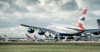 Airbus A380 von British Airways am Flughafen Heathrow: Die Klimaneutralität wird deutlich teurer.