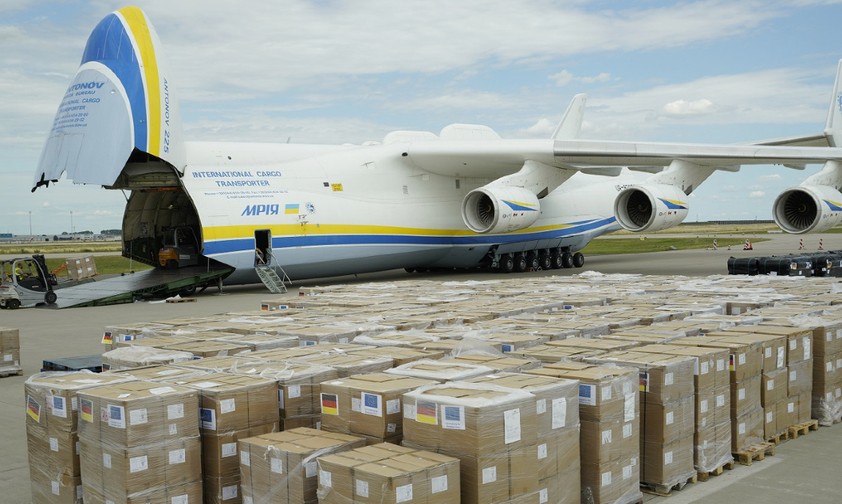 Beladung der Antonov An-225 in Leipzig: Der Frachtriese ...