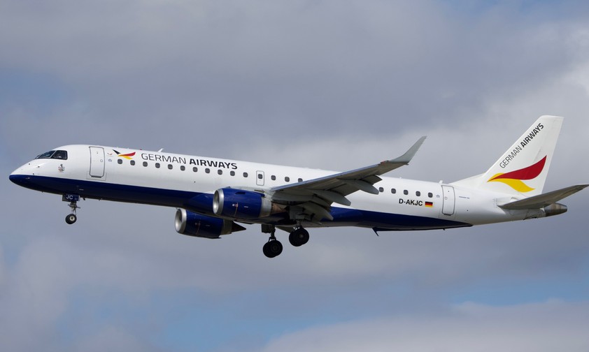 Embraer E190 von German Airways: Fliegt künftig für Condor Städtestrecken.