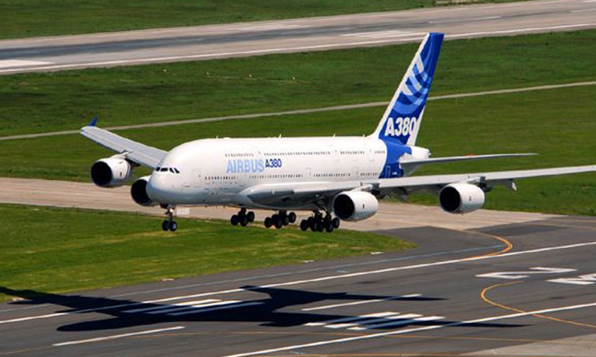 Landung nach dem Erstflug am 27. April 2005: Der größte Passagierjet der Welt kann fliegen.