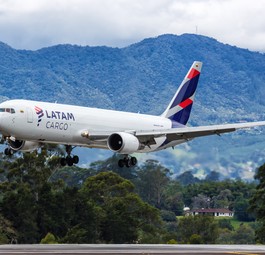 Eine Boeing 767 von Latam Cargo: In Frankfurt kam es zu einem Zwischenfall, der von der Bundesstelle für Flugunfalluntersuchung untersucht wird.