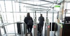 Passagiere in Heathrow: Vieles funktioniert nur mit EU-Zubehör.