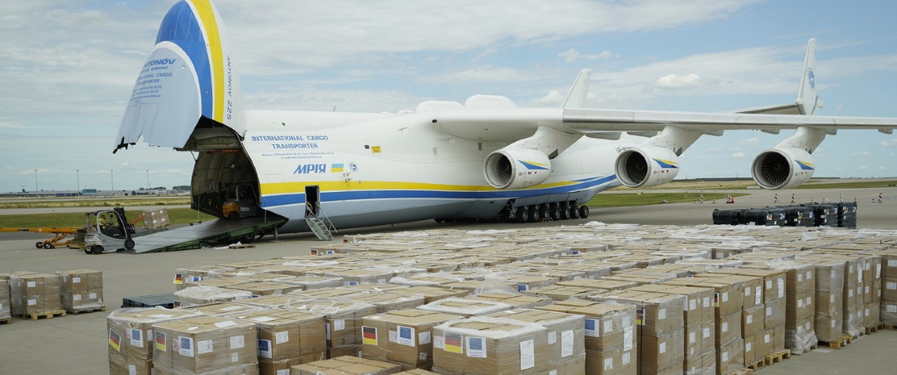 Beladung der Antonov An-225 in Leipzig: Der Frachtriese ...