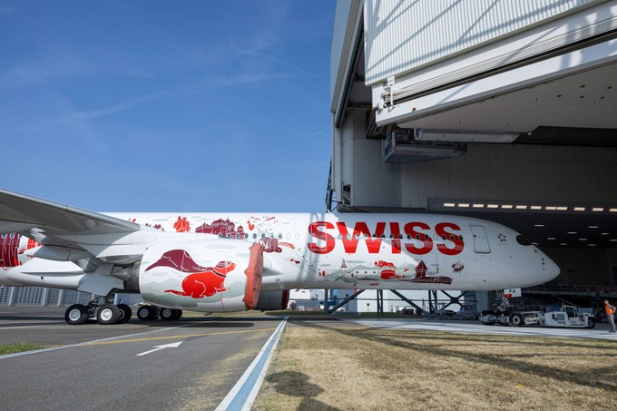 Der erste Airbus A350 von Swiss: Die HB-IFA trägt die Sonderbeklebung namens Wanderlust.