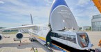 Beladung der Antonov An-124: Zwei Fahrzeuge der TSB Magnetschwebebahn Max Bögl wurden verladen.
