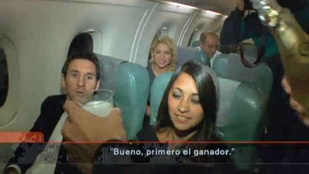 Messi an Bord des Flugzeugs: Feuchtfröhliche Feier.