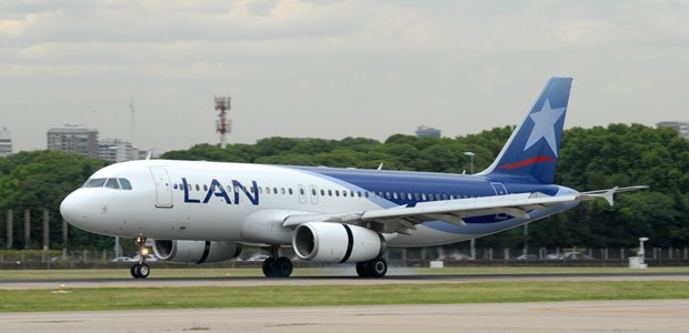 Am Flughafen von Buenos Aires: Eine Maschine von LAN wurde von einem Blitz getroffen.