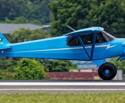 Mit einer Carbon Cub UL von den USA nach Australien: Pilot Green bei der Landung in Malaysia.