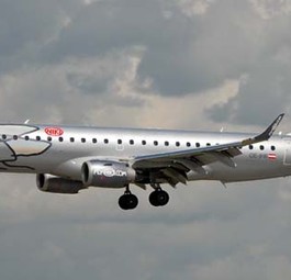 Embraer E190 von Fly Niki: Bald für Helvetic unterwegs.